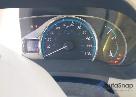 2014 Toyota Sienna Xle V6 8 Passenger z USA, uszkodzony, nr VIN 5TDYK3DC4ES522721